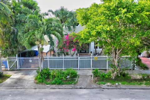 House in Miami, Florida 4 bedrooms, 267.28 sq.m. № 1920183 - photo 2
