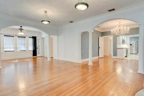 House in Miami, Florida 4 bedrooms, 267.28 sq.m. № 1920183 - photo 7