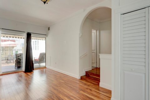 House in Miami, Florida 4 bedrooms, 267.28 sq.m. № 1920183 - photo 21