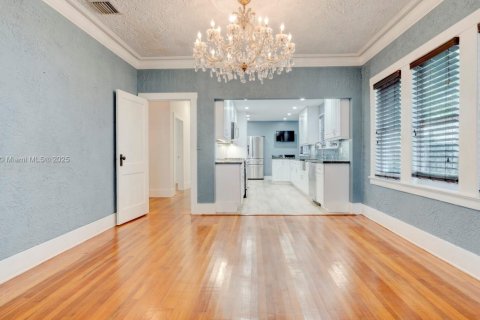House in Miami, Florida 4 bedrooms, 267.28 sq.m. № 1920183 - photo 9