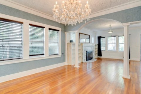 House in Miami, Florida 4 bedrooms, 267.28 sq.m. № 1920183 - photo 14