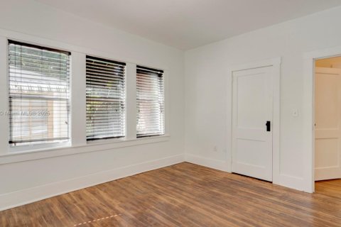 House in Miami, Florida 4 bedrooms, 267.28 sq.m. № 1920183 - photo 29