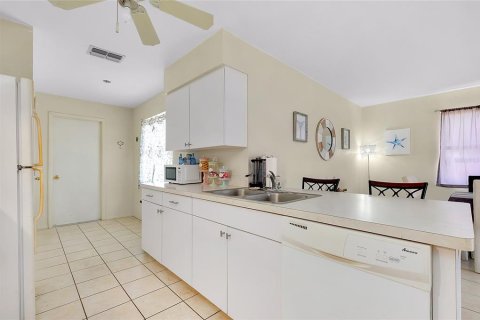 House in Rotonda, Florida 2 bedrooms, 110.74 sq.m. № 1663160 - photo 16