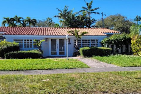 House in Miami, Florida 4 bedrooms, 260.87 sq.m. № 2086426