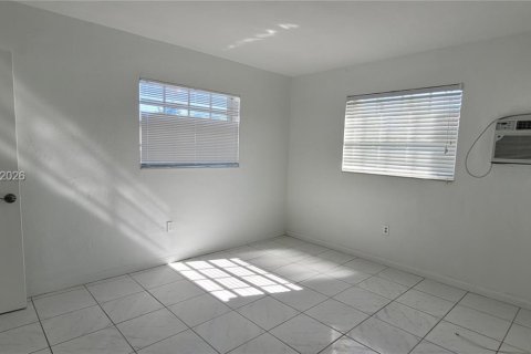 House in Miami, Florida 4 bedrooms, 260.87 sq.m. № 2086426 - photo 19