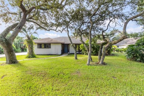 House in New Smyrna Beach, Florida 3 bedrooms, 188.78 sq.m. № 2318459
