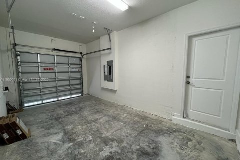 Снять в аренду таунхаус в Хомстед, Флорида 3 спальни, № 1982705 - фото 4