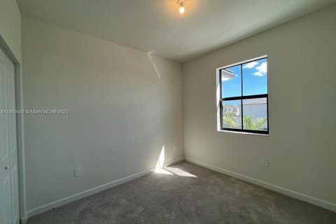 Снять в аренду таунхаус в Хомстед, Флорида 3 спальни, № 1982705 - фото 9