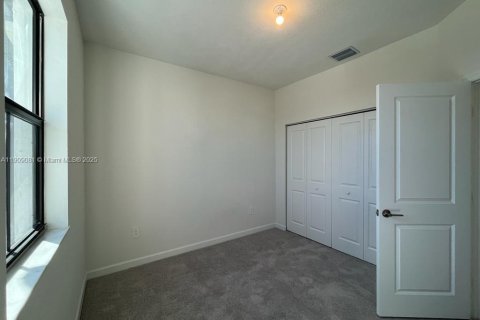 Снять в аренду таунхаус в Хомстед, Флорида 3 спальни, № 1982705 - фото 12