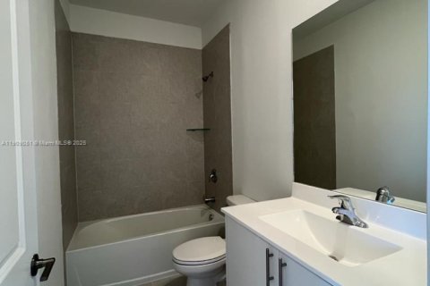 Снять в аренду таунхаус в Хомстед, Флорида 3 спальни, № 1982705 - фото 13