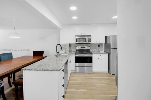 Copropriété à louer à Miami Beach, Floride: 2 chambres, 101.08 m2 № 1965270 - photo 8