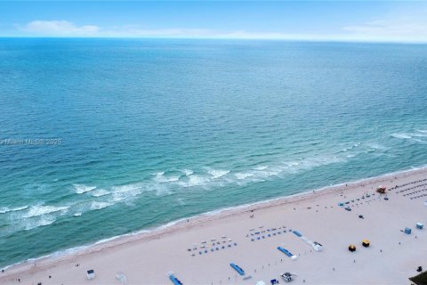 Copropriété à louer à Miami Beach, Floride: 2 chambres, 101.08 m2 № 1965270 - photo 1