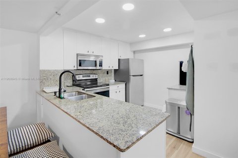 Copropriété à louer à Miami Beach, Floride: 2 chambres, 101.08 m2 № 1965270 - photo 7