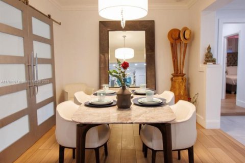 Villa ou maison à louer à Miami, Floride: 3 chambres, 142.88 m2 № 1867535 - photo 2