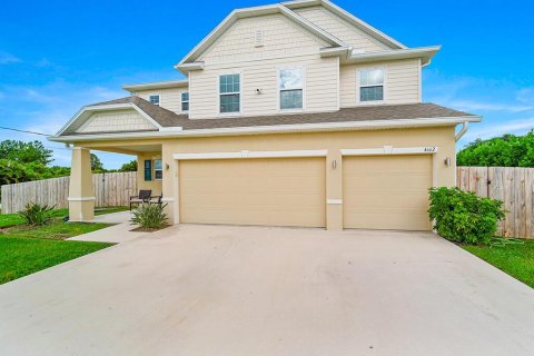 Casa en alquiler en Port St. Lucie, Florida, 5 dormitorios, 298.4 m2 № 2268390 - foto 3