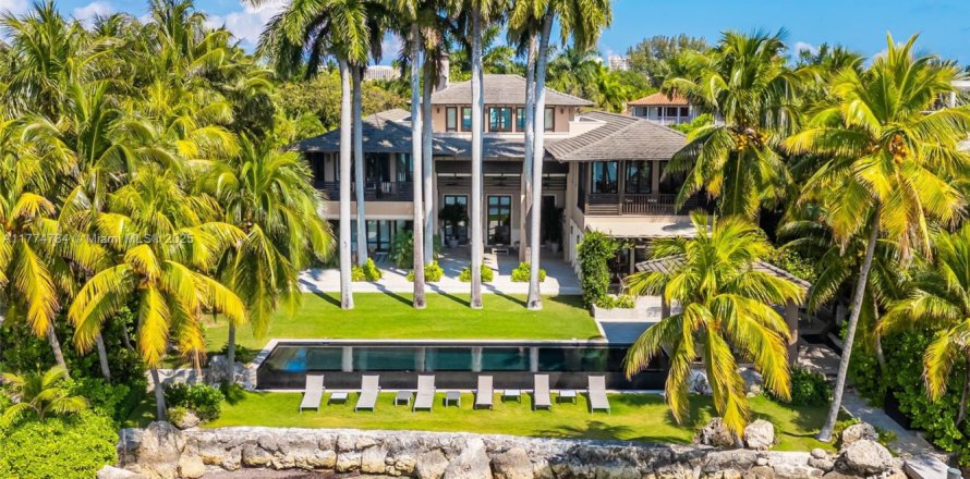 Villa ou maison à Key Biscayne, Floride 8 chambres, 1024.53 m2 № 1981648