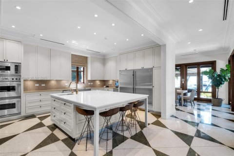 Villa ou maison à louer à Key Biscayne, Floride: 8 chambres, 1024.53 m2 № 1981648 - photo 12