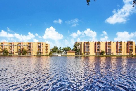 Купить кондоминиум в Майами, Флорида 2 спальни, 73.67м2, № 1814441 - фото 1
