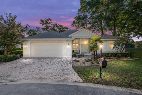 House in Ocala, Florida 3 bedrooms, 192.21 sq.m. № 2096319