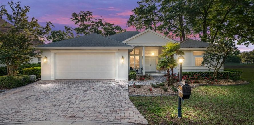House in Ocala, Florida 3 bedrooms, 192.21 sq.m. № 2096319