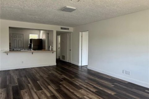 Copropriété à louer à Miami, Floride: 1 chambre, 88.63 m2 № 1999230 - photo 2