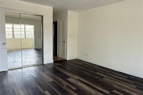 Copropriété à louer à Miami, Floride: 1 chambre, 88.63 m2 № 1999230 - photo 4