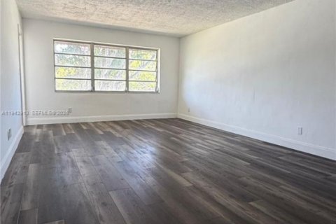Copropriété à louer à Miami, Floride: 1 chambre, 88.63 m2 № 1999230 - photo 3