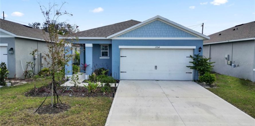 House in Eagle Lake, Florida 3 bedrooms, 151.34 sq.m. № 1561740