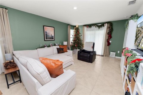 House in Eagle Lake, Florida 3 bedrooms, 151.34 sq.m. № 1561740 - photo 18
