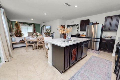 House in Eagle Lake, Florida 3 bedrooms, 151.34 sq.m. № 1561740 - photo 6