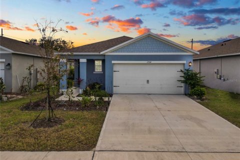 House in Eagle Lake, Florida 3 bedrooms, 151.34 sq.m. № 1561740 - photo 3