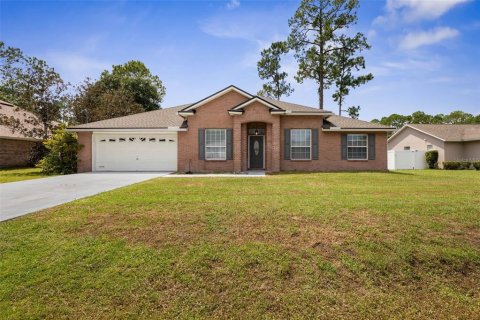 House in Palm Coast, Florida 4 bedrooms, 201.04 sq.m. № 1910062 - photo 1