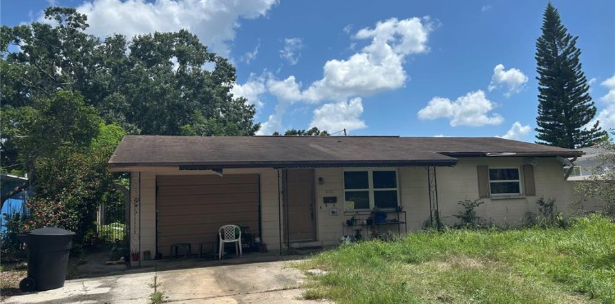 House in Saint Petersburg, Florida 3 bedrooms, 94.76 sq.m. № 1876669