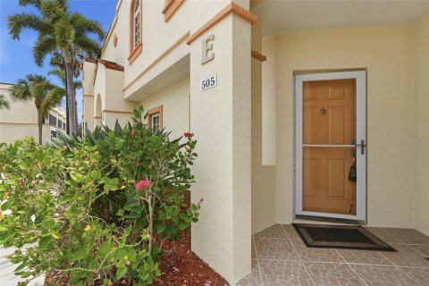 Townhouse in Punta Gorda, Florida 2 bedrooms, 107.21 sq.m. № 2215693 - photo 3