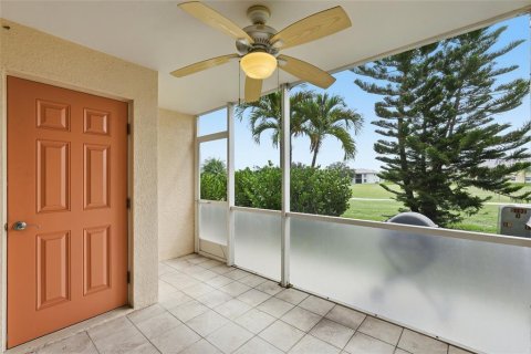 Townhouse in Punta Gorda, Florida 2 bedrooms, 107.21 sq.m. № 2215693 - photo 23