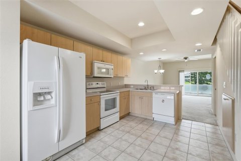 Townhouse in Punta Gorda, Florida 2 bedrooms, 107.21 sq.m. № 2215693 - photo 4