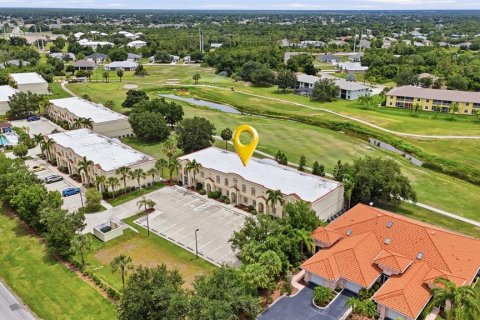 Townhouse in Punta Gorda, Florida 2 bedrooms, 107.21 sq.m. № 2215693 - photo 29
