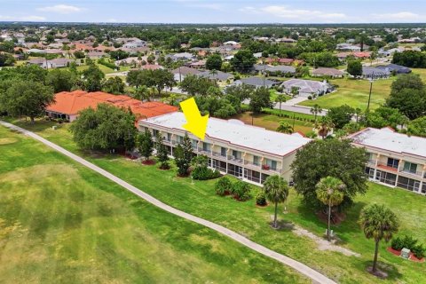 Townhouse in Punta Gorda, Florida 2 bedrooms, 107.21 sq.m. № 2215693 - photo 2