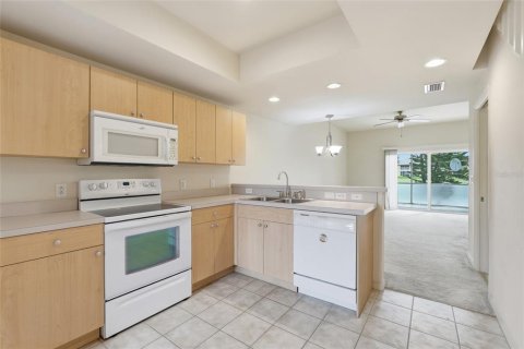 Townhouse in Punta Gorda, Florida 2 bedrooms, 107.21 sq.m. № 2215693 - photo 6