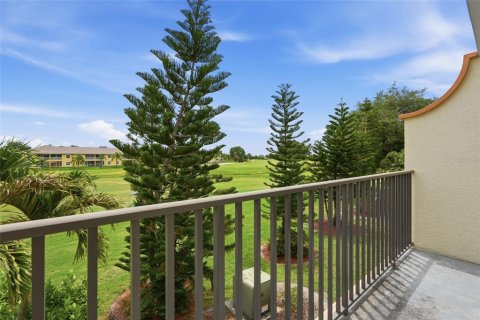 Townhouse in Punta Gorda, Florida 2 bedrooms, 107.21 sq.m. № 2215693 - photo 16