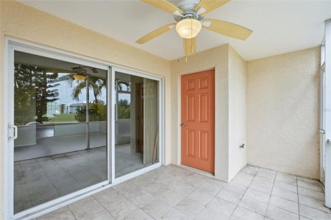 Townhouse in Punta Gorda, Florida 2 bedrooms, 107.21 sq.m. № 2215693 - photo 24