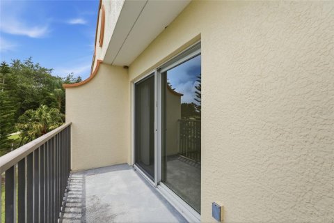 Townhouse in Punta Gorda, Florida 2 bedrooms, 107.21 sq.m. № 2215693 - photo 17