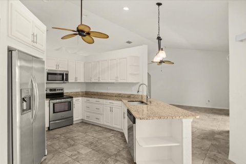 Casa en venta en Port St. Lucie, Florida, 4 dormitorios, 181.25 m2 № 2385480 - foto 16