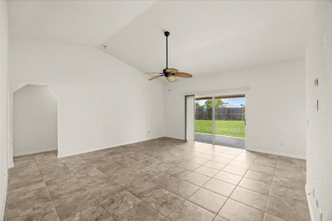 Casa en venta en Port St. Lucie, Florida, 4 dormitorios, 181.25 m2 № 2385480 - foto 9
