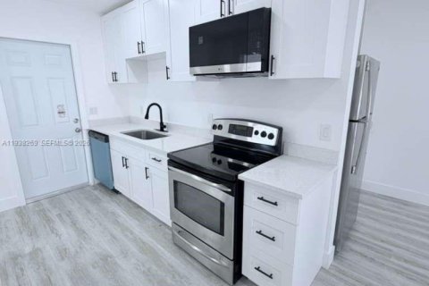 House in Boynton Beach, Florida 2 bedrooms, 145.48 sq.m. № 1995973 - photo 3