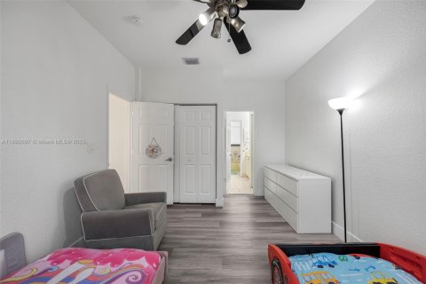 House in Miami, Florida 4 bedrooms, 227.61 sq.m. № 1947022 - photo 24