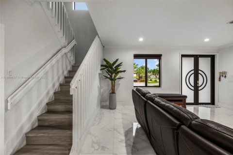 House in Miami, Florida 4 bedrooms, 227.61 sq.m. № 1947022 - photo 8