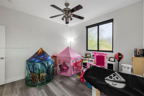 House in Miami, Florida 4 bedrooms, 227.61 sq.m. № 1947022 - photo 26
