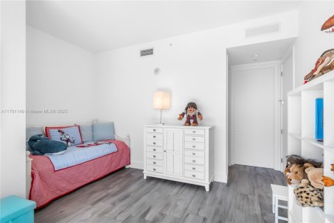 Condo in Bal Harbour, Florida, 2 bedrooms  № 1863473 - photo 17