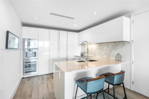 Condo in Bal Harbour, Florida, 2 bedrooms  № 1863473 - photo 9